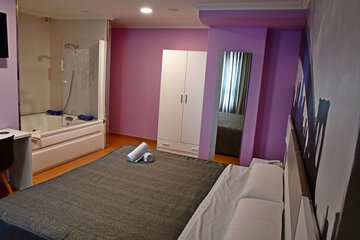 Jetted tub
