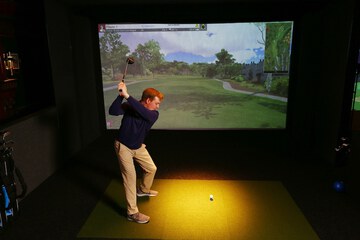 Indoor golf driving range