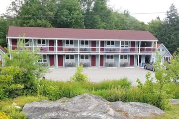 White Mountain Motel & Cottages
