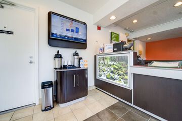 Breakfast/Coffee Service 26 of 33