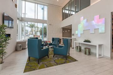 Lobby lounge