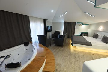 Jetted tub