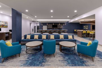 Lounge 37 of 44