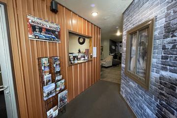 Check-in/check-out kiosk