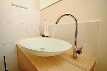 Bathroom sink