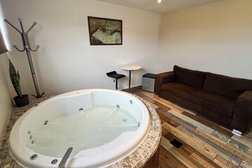 Private spa tub