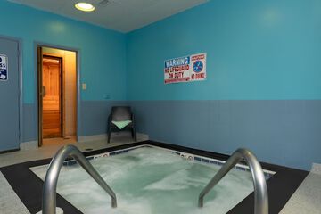 Indoor spa tub