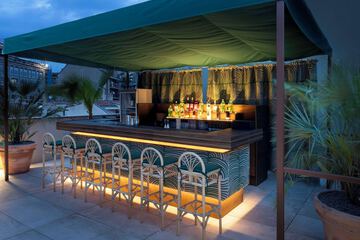 Poolside bar