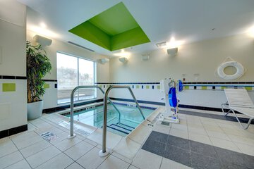 Indoor spa tub