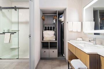Bathroom shower