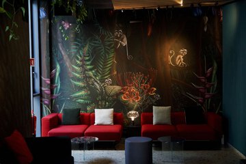 Lobby lounge