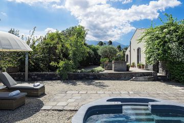 Private spa tub