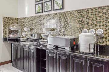 Breakfast/Coffee Service 22 of 25