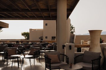 Poolside bar