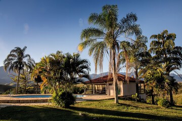 Poolside bar