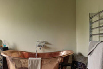 Deep Soaking Bathtub