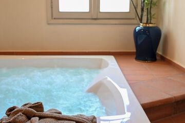 Indoor spa tub