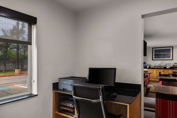 Business Center 36 of 39