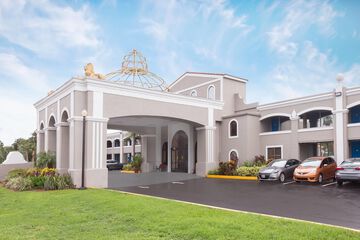 Howard Johnson by Wyndham Orlando / International Drive