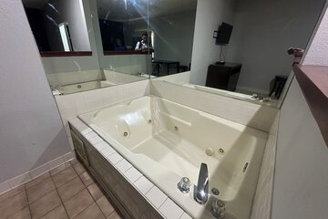 Jetted tub