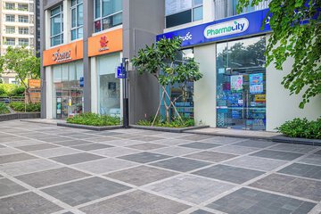 Shopping mall