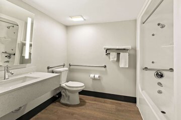 Room 25 of 37