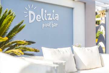 Poolside bar