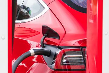 Electric vehicle charging station