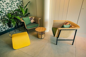 Lobby lounge