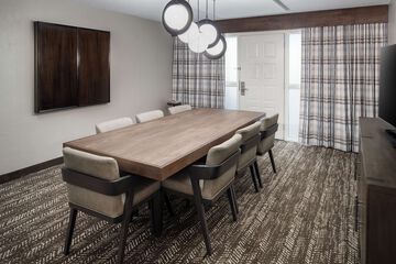 Room 53 of 76