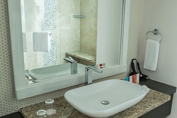 Bathroom sink