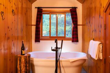 Jetted tub