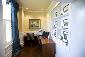 Business Center 43 of 46