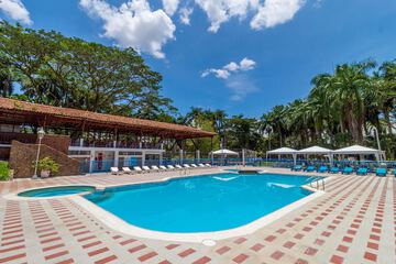 Exercise/lap pool