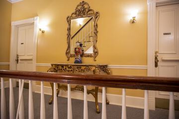 Handrails in hallways