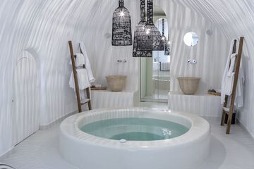 Deep soaking bathtub