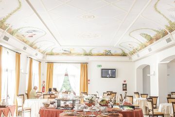 Food court