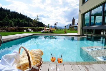 Indoor/outdoor pool
