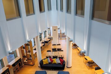 Lobby lounge