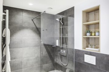 Bathroom shower