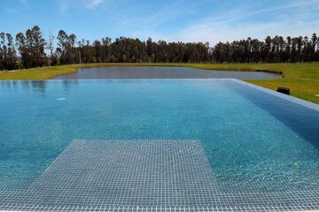 Infinity pool