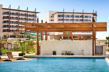 Swim-up bar
