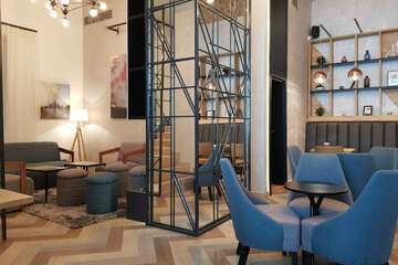 Lobby lounge