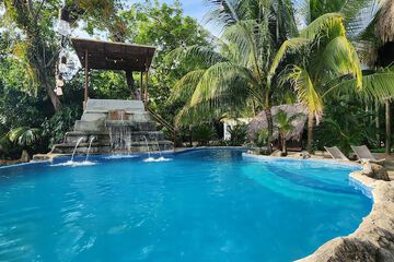 Pool waterfall