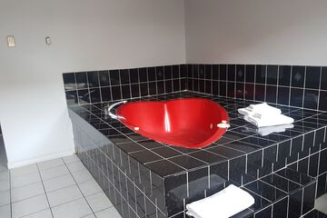 Private spa tub