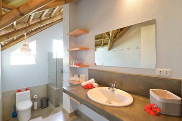 Bathroom sink