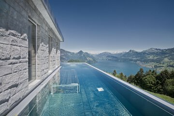 Infinity pool
