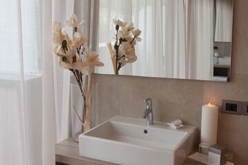 Bathroom sink