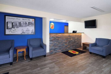 Super 8 by Wyndham Dyersville near Field of Dreams