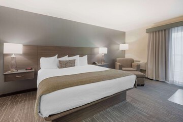 Room 32 of 51